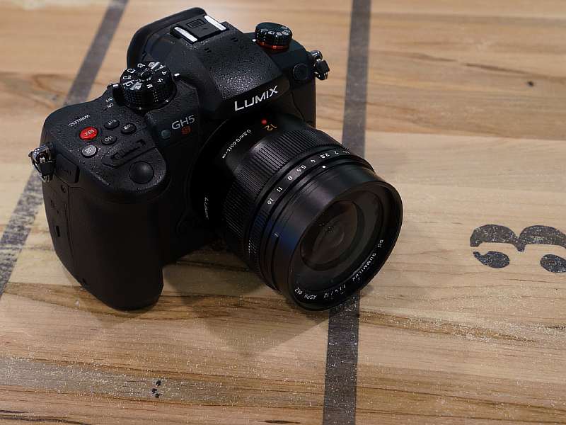 Panasonic представили флагманскую беззеркалку Lumix GH5s на CES 2018