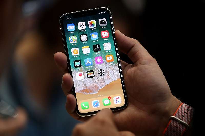 iPhone X будет снят с продажи досрочно