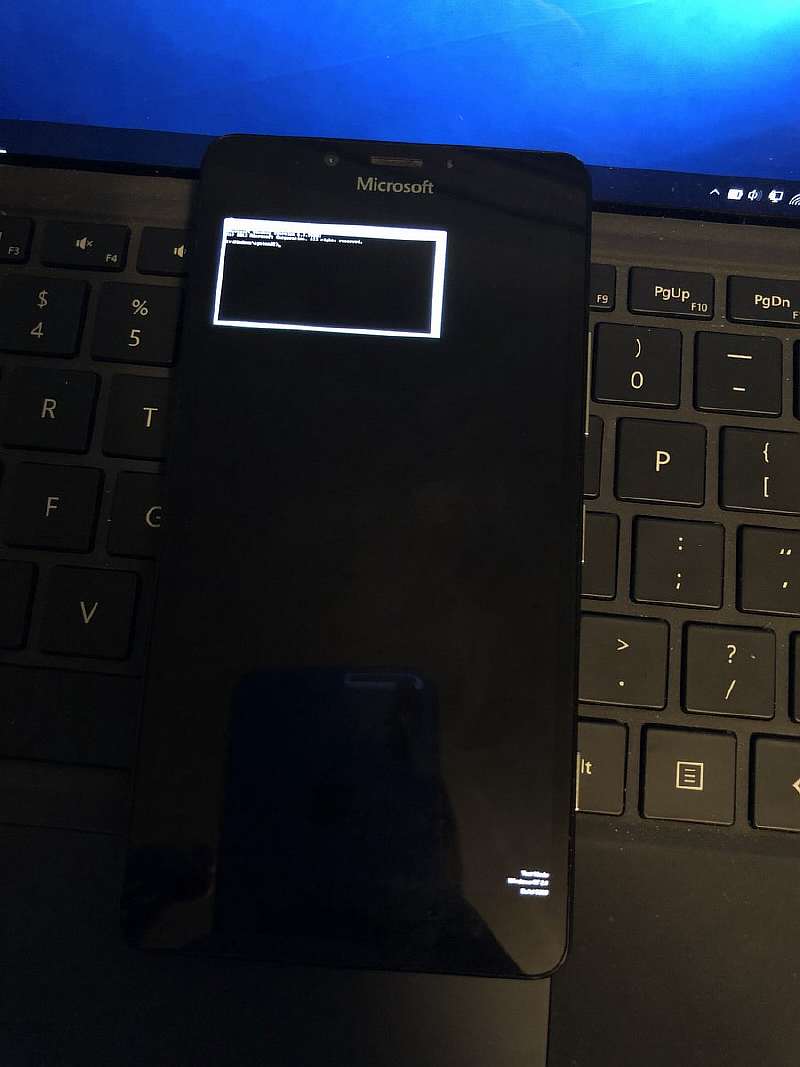 Найден способ запускать Windows 10 на смартфонах Nokia