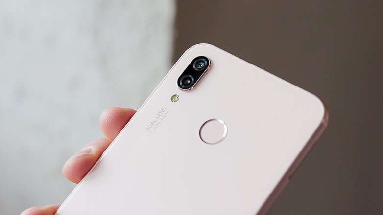 Huaweu P20 Lite дебютировал в России – цены радуют