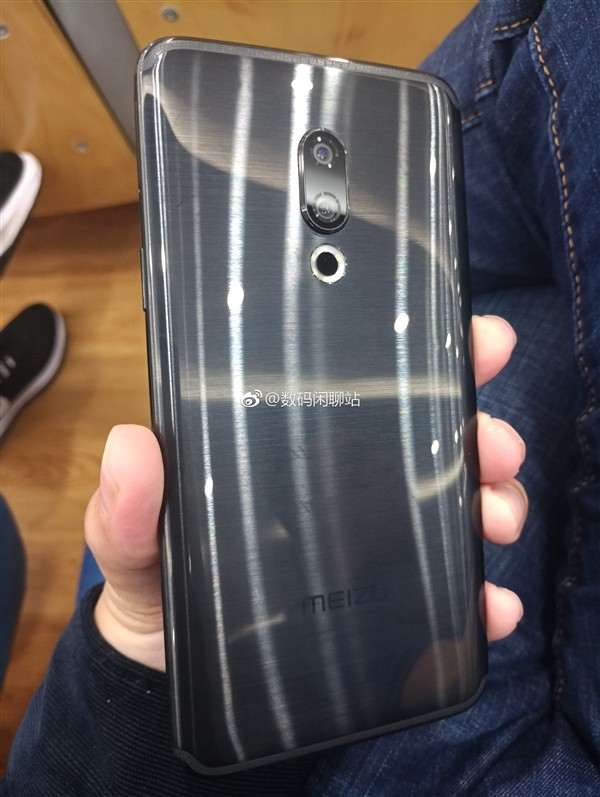 Слив фото Meizu 15 и 15 Plus – правильное подражание Apple