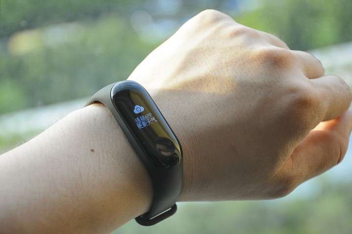 Обзор Xiaomi Mi Band 3 и инструкция по русификации браслета