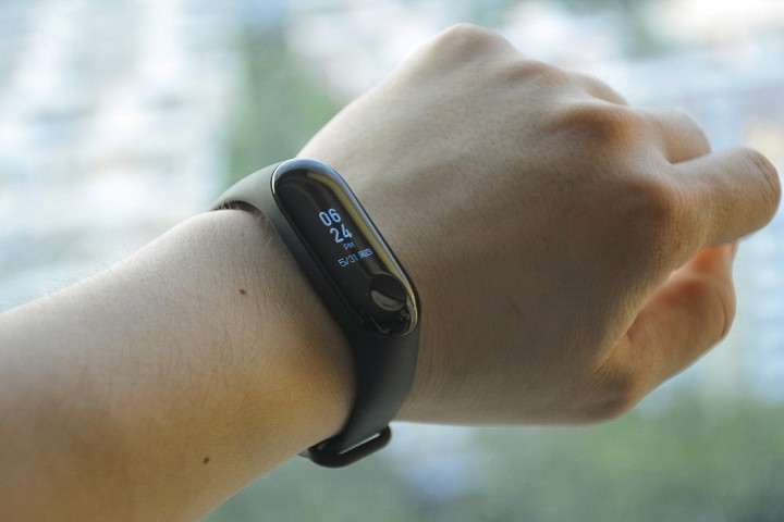 Обзор Xiaomi Mi Band 3 и инструкция по русификации браслета