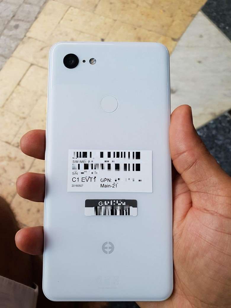 Google Pixel 3 XL в белом цвете показали на реальных фото