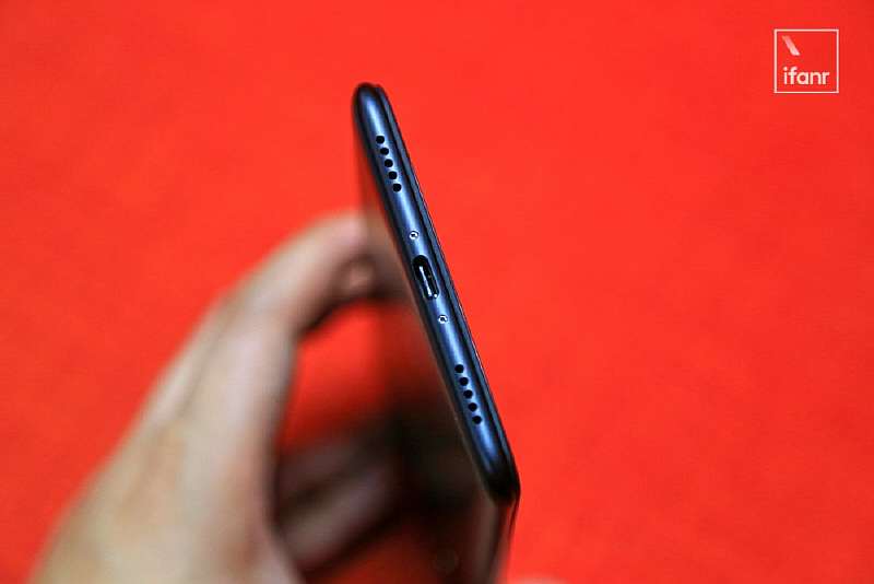Xiaomi Mi Max 3 официально представлен: большой смартфон с емким аккумулятором