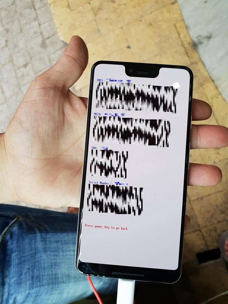 Google Pixel 3 XL в белом цвете показали на реальных фото