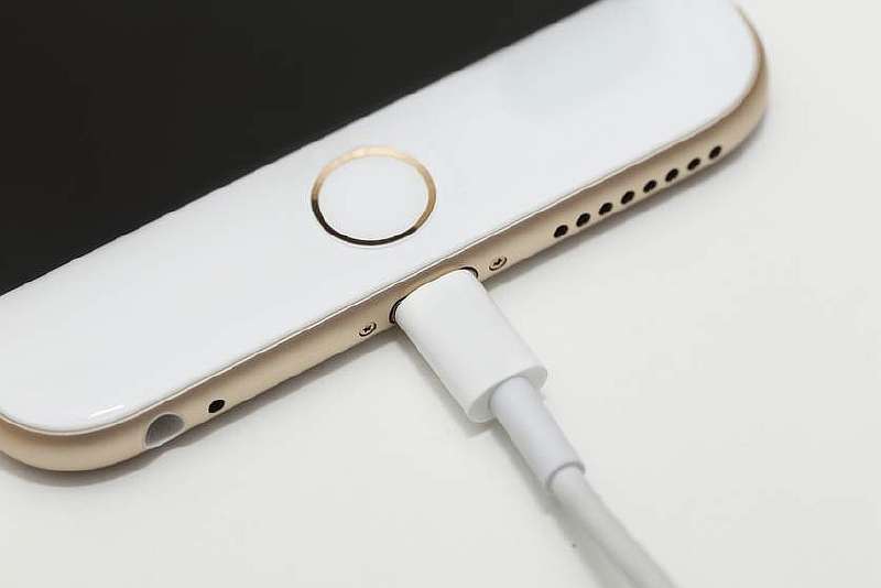 Apple заплатит по 25$ владельцам старых Айфонов за их замедление