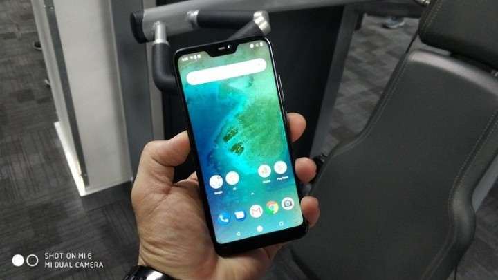 Обзор Xiaomi Mi A2 Lite - трендовый бюджетник на чистом Андроиде