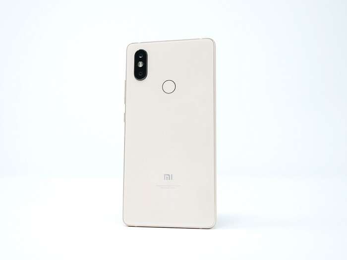 Обзор Xiaomi Mi8 SE - доступная альтернатива флагманам