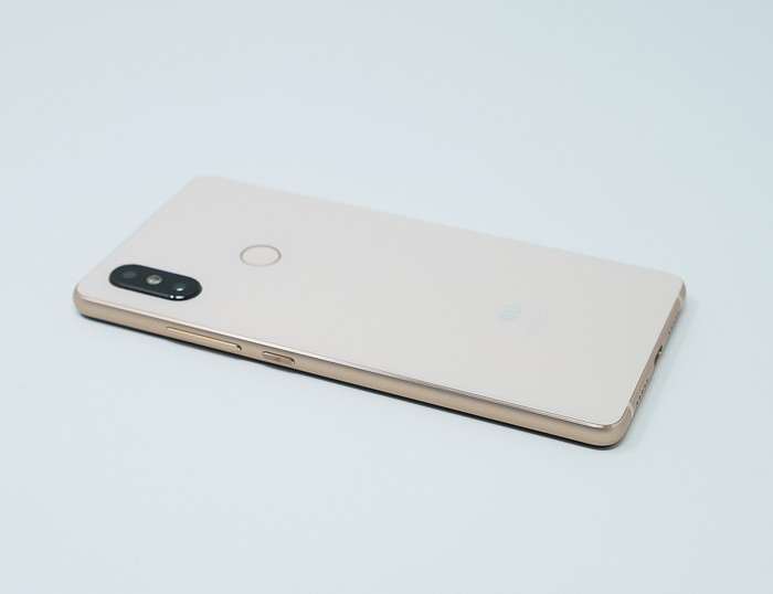 Обзор Xiaomi Mi8 SE - доступная альтернатива флагманам