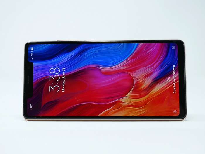 Обзор Xiaomi Mi8 SE - доступная альтернатива флагманам