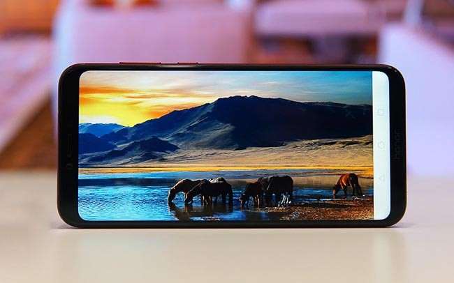 Обзор Honor Play - недорогой и сбалансированный игровой смартфон
