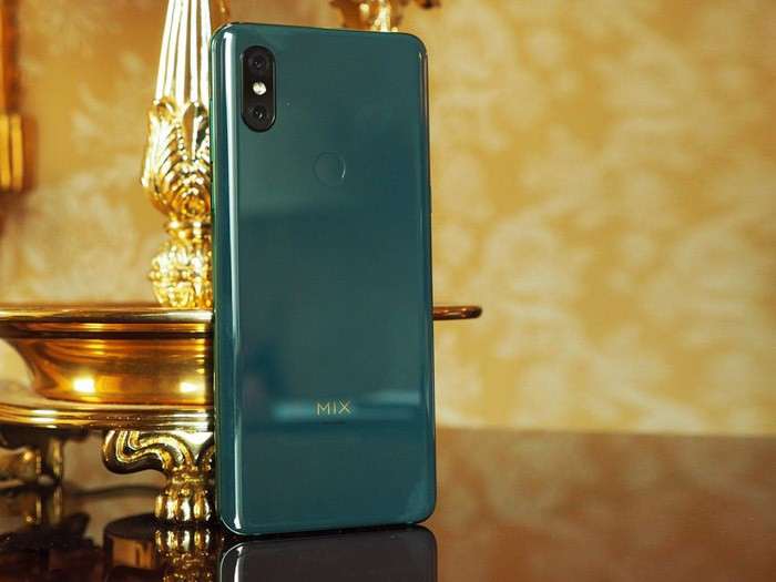 Xiaomi Mi Mix 3 официально вышел в России - цены нешуточные
