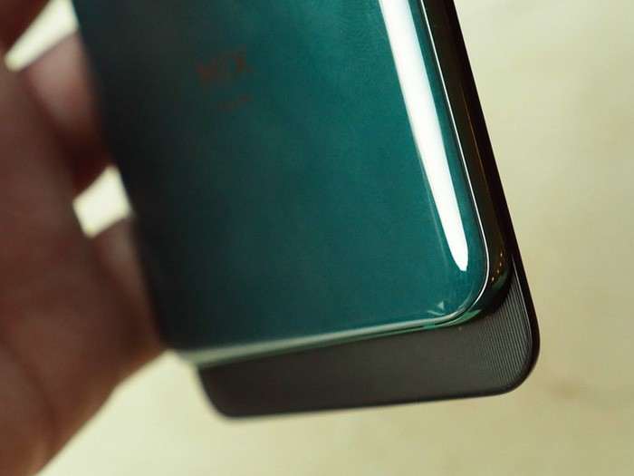 Об этом флагмане Xiaomi все забыли, а он стоит невероятно дешево