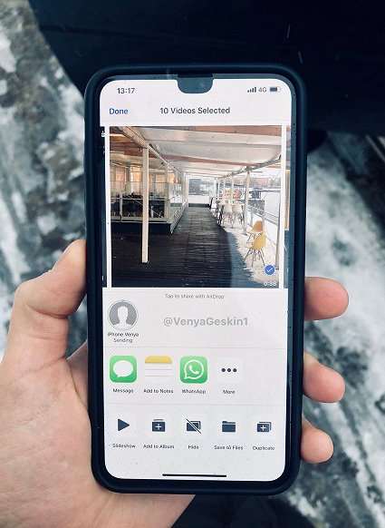 В сеть попала фотография нового iPhone с дыркой в экране