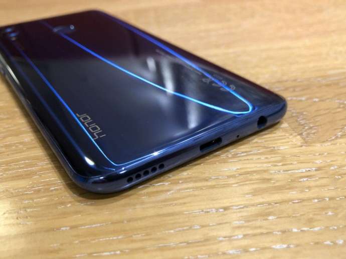 Обзор Honor 10 Lite - доступный стиляга c NFC
