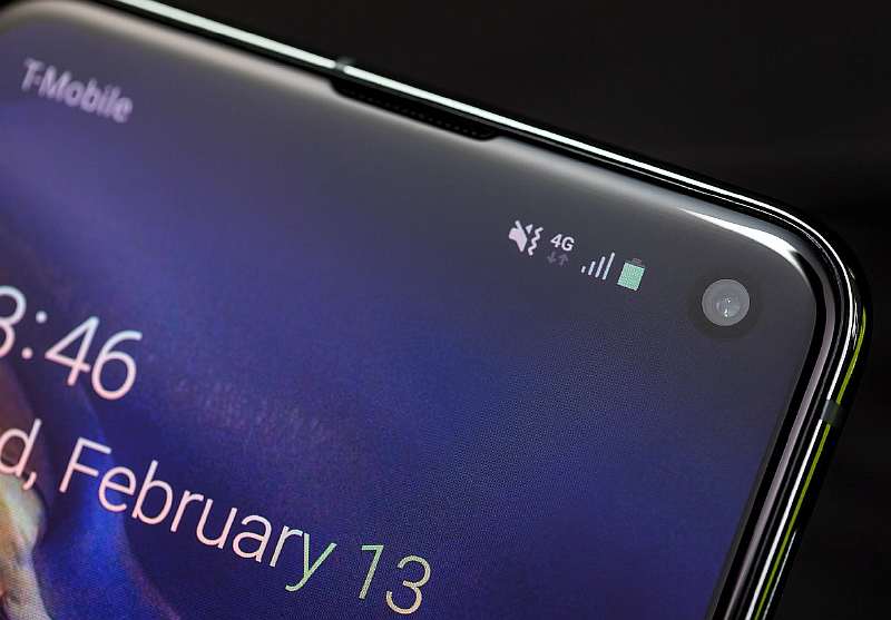 Samsung Galaxy S10 официально представлен, цена от 68 тыс. рублей