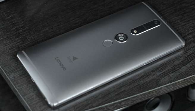 Lenovo выпустит гигантский смартфон с 7.8 дюймовым дисплеем
