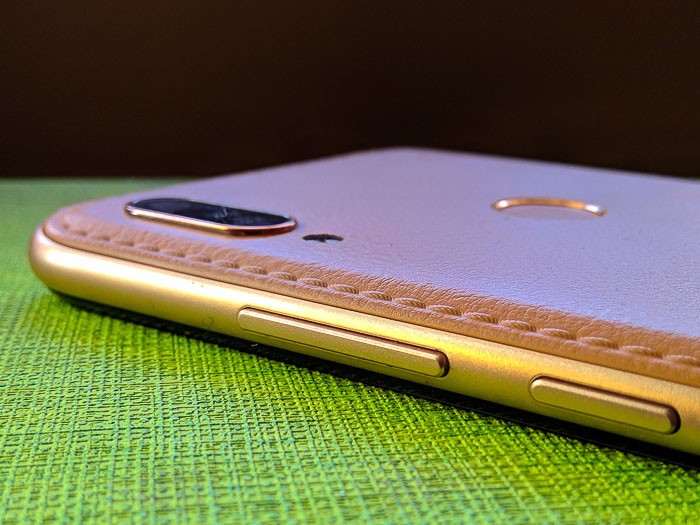 Обзор Huawei Y6 (2019) - скромный стиляга в кожаном корпусе