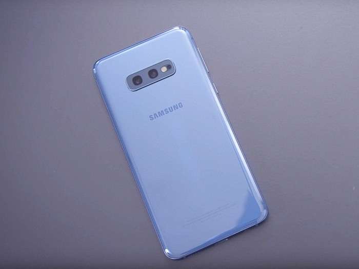 Обзор Samsung Galaxy S10e - лучший смартфон от Самсунг последних лет!
