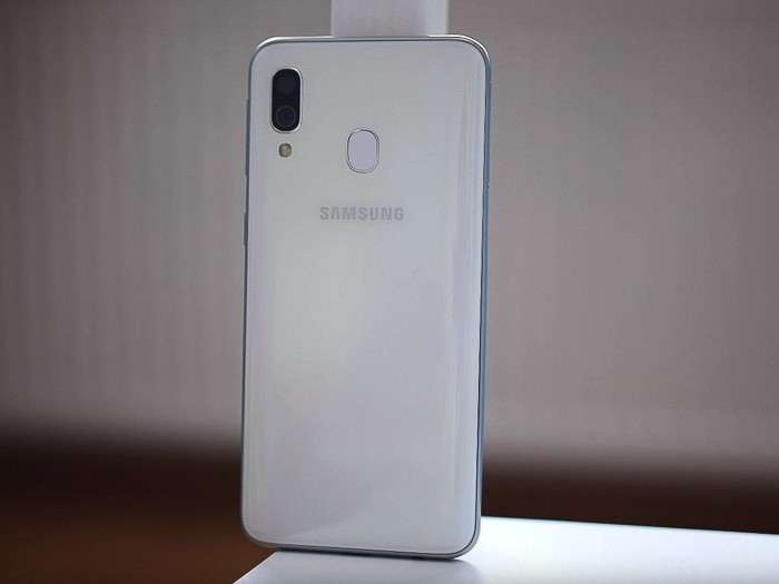 Обзор Samsung Galaxy A40 - лучший компакт от Самсунг?