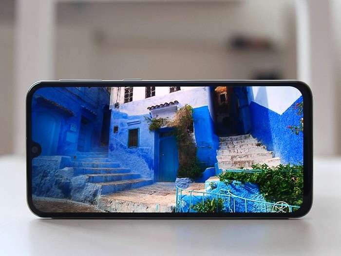Обзор Samsung Galaxy A40 - лучший компакт от Самсунг?