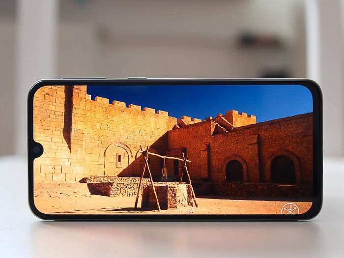 Обзор Samsung Galaxy A40 - лучший компакт от Самсунг?