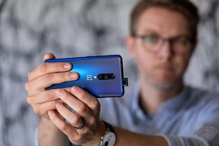 OnePlus 7 Pro - полностью безрамочный фотофлагман официально представлен