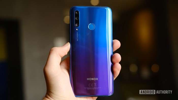 Представлен Honor 20 Lite - конвейер не остановить