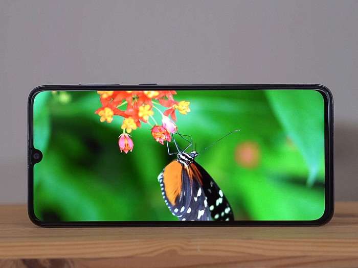 Обзор Samsung Galaxy A70 - большой фаблет с мощным аккумулятором