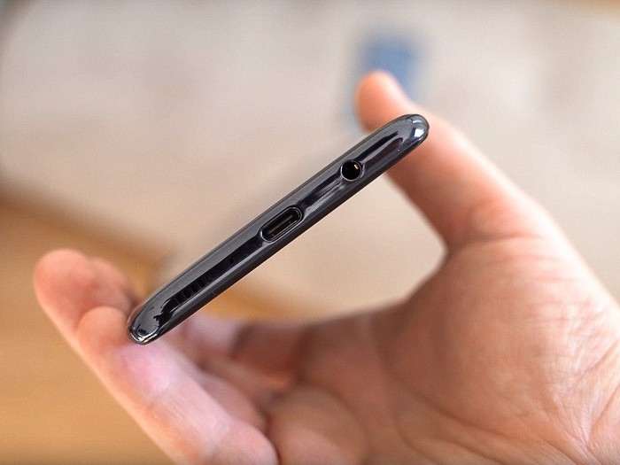 Обзор Samsung Galaxy A70 - большой фаблет с мощным аккумулятором