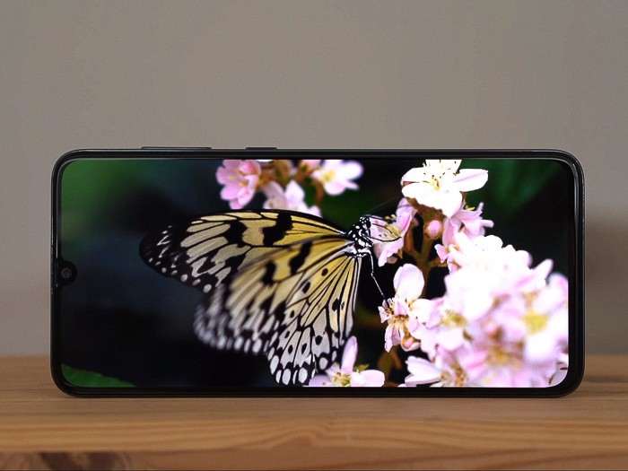 Обзор Samsung Galaxy A70 - большой фаблет с мощным аккумулятором
