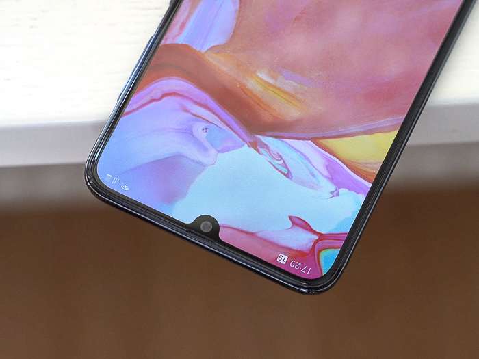 Обзор Samsung Galaxy A70 - большой фаблет с мощным аккумулятором