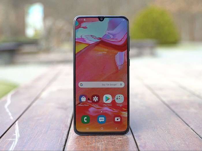 Обзор Samsung Galaxy A70 - большой фаблет с мощным аккумулятором