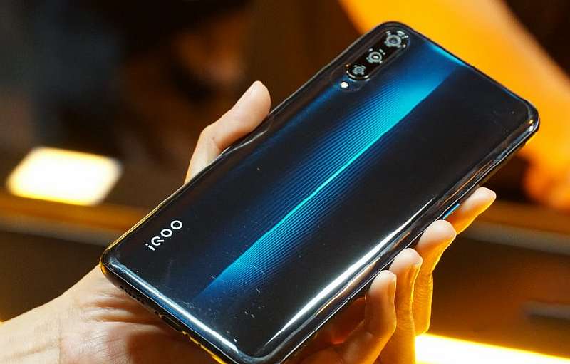 iQOO 5G: флагман с уникальными фишками и сверхбыстрой 120 Вт зарядкой