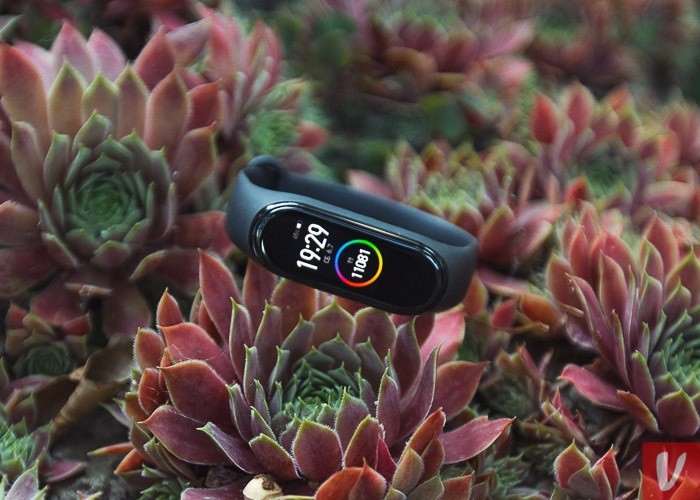 Обзор Xiaomi Mi Band 4 - лучший фитнес-браслет 2019 года