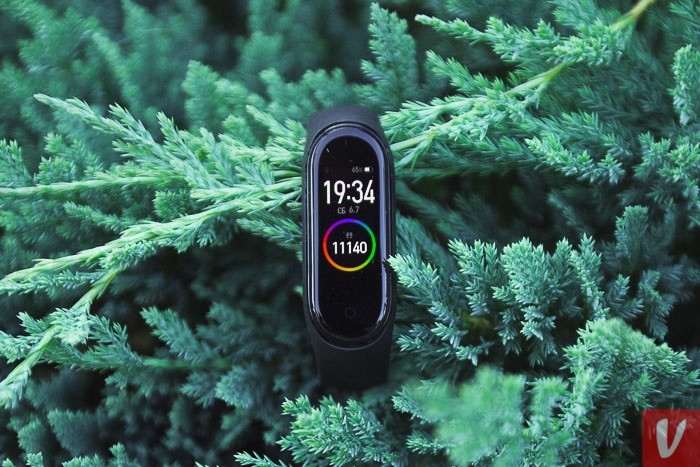 Обзор Xiaomi Mi Band 4 - лучший фитнес-браслет 2019 года