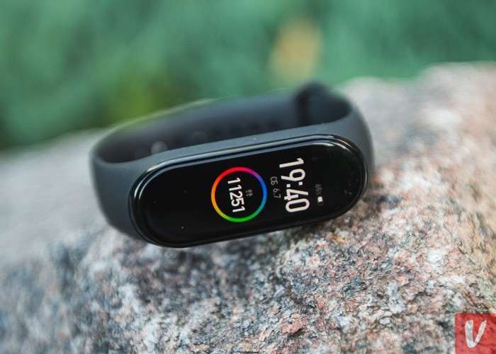 Обзор Xiaomi Mi Band 4 - лучший фитнес-браслет 2019 года