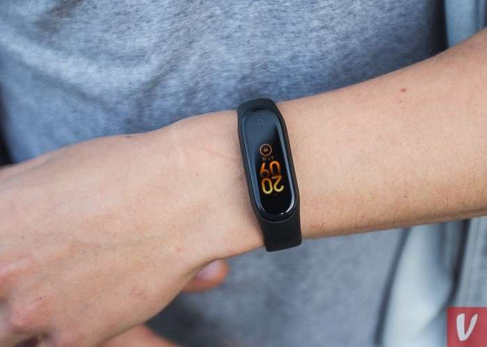 Обзор Xiaomi Mi Band 4 - лучший фитнес-браслет 2019 года