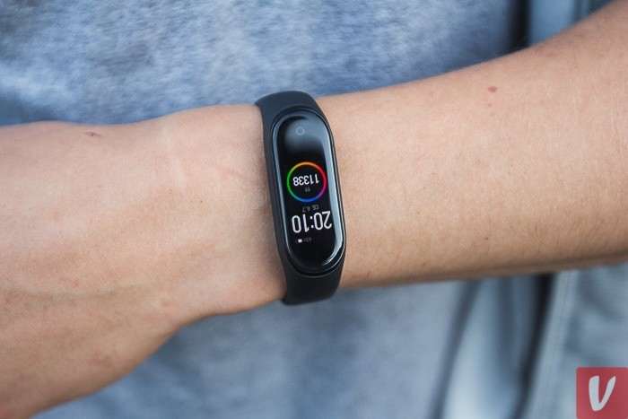 Обзор Xiaomi Mi Band 4 - лучший фитнес-браслет 2019 года