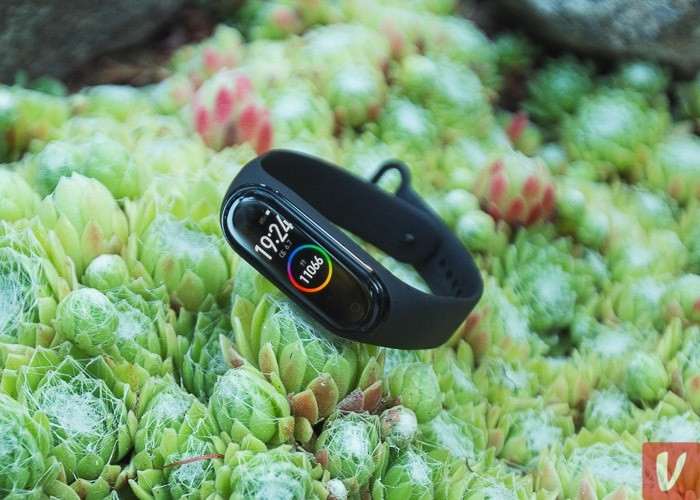 Обзор Xiaomi Mi Band 4 - лучший фитнес-браслет 2019 года