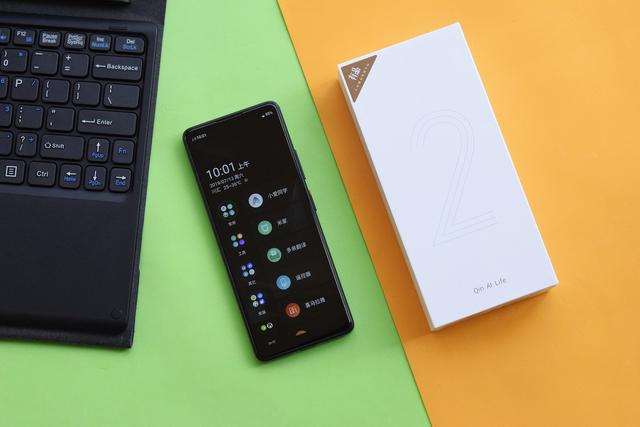 iPhone SE 2 не нужен: Xiaomi представила компактный смартфон за 70$