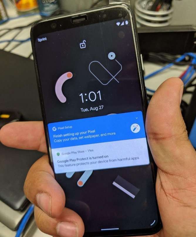 Google Pixel 4 показали на реальных фотографиях