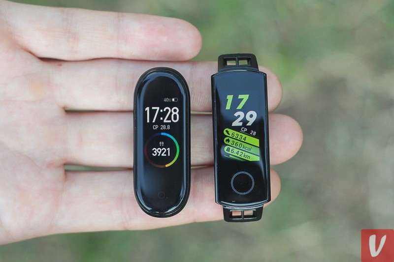 Обзор фитнес-браслета Honor Band 5 и сравнение с Xiaomi Mi Band 4
