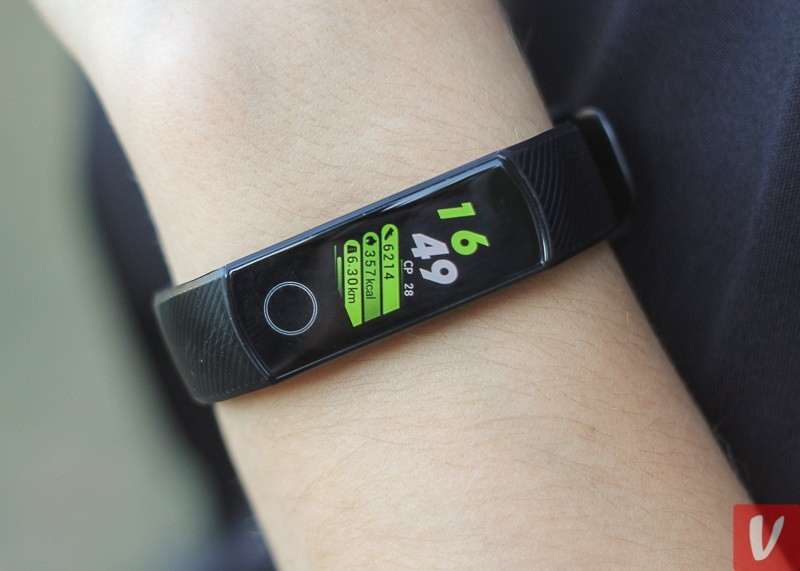 Обзор фитнес-браслета Honor Band 5 и сравнение с Xiaomi Mi Band 4