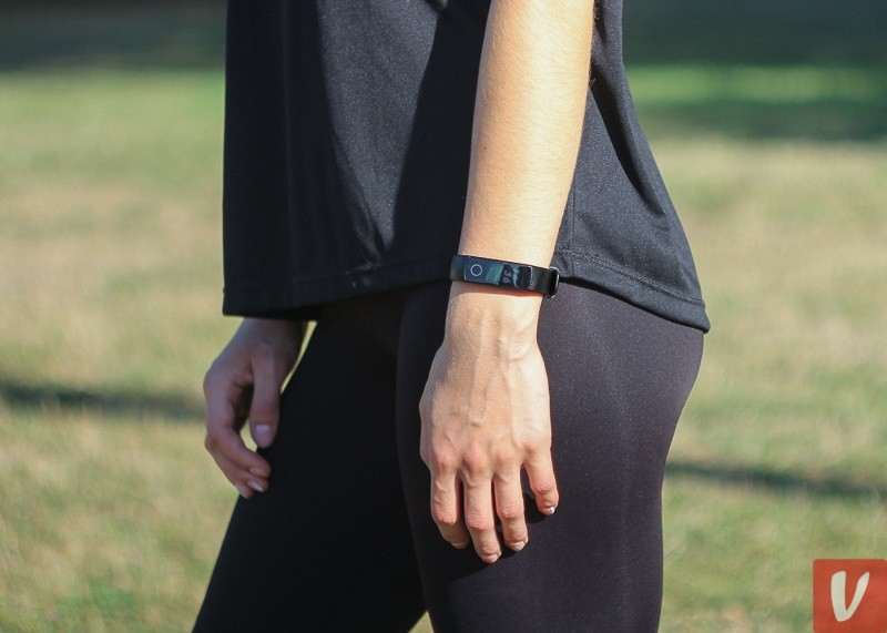Обзор фитнес-браслета Honor Band 5 и сравнение с Xiaomi Mi Band 4