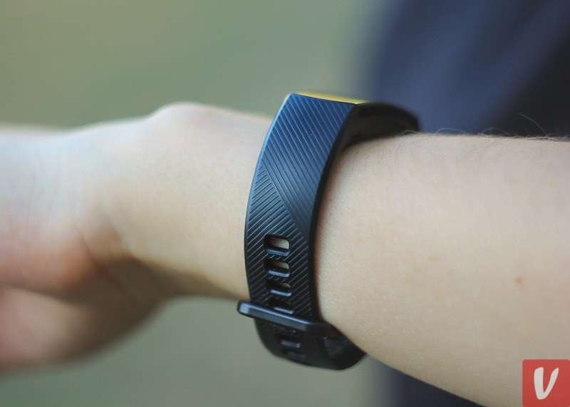 Обзор фитнес-браслета Honor Band 5 и сравнение с Xiaomi Mi Band 4