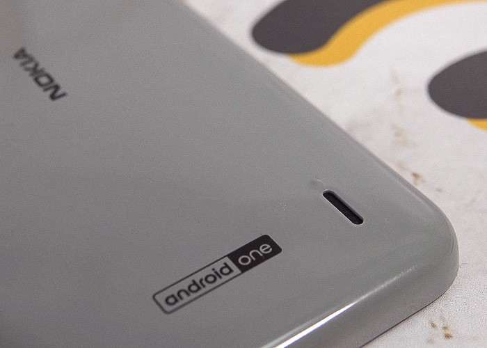 Обзор Nokia 2.2 - бюджетник со сменным аккумулятором