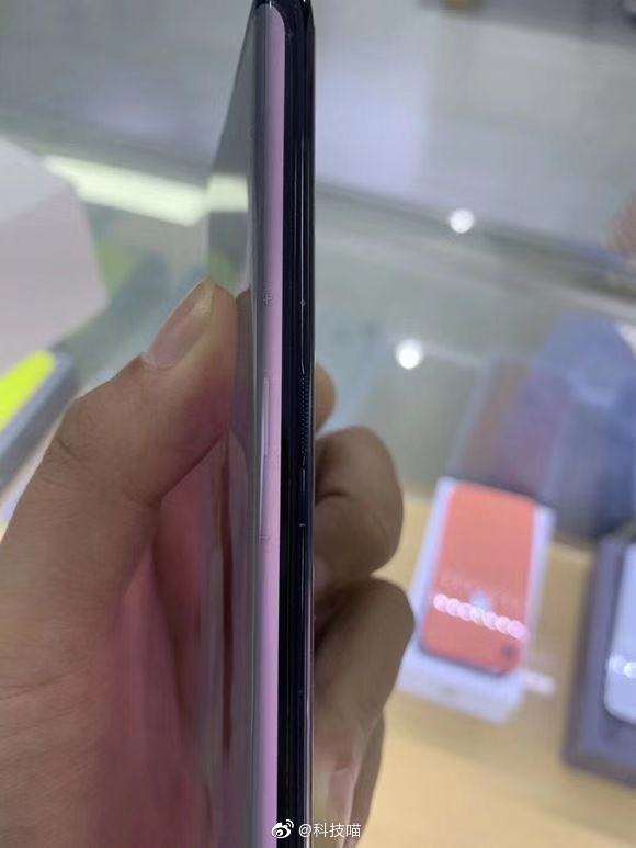 Vivo NEX 3 - самый безрамочный смартфон в мире на фото