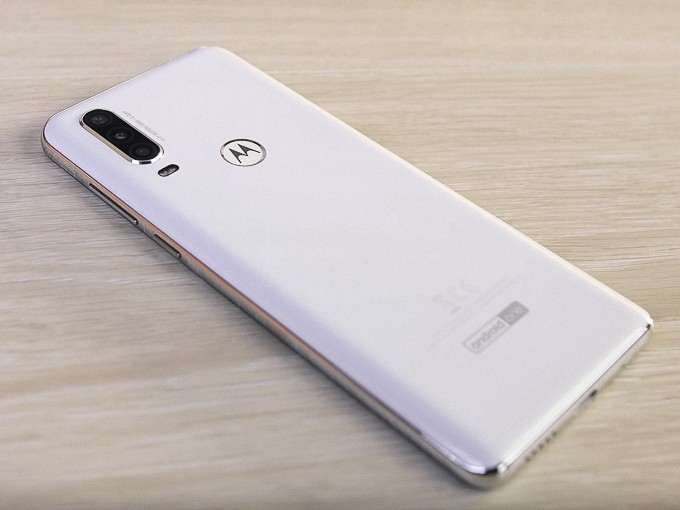 Обзор Motorola One Action — и смартфон, и экшн-камера